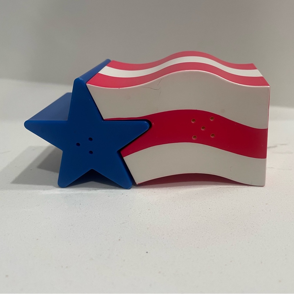Vintage Avon flag Stars and Stripes salt and pepper shaker set